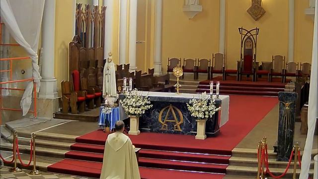 13.10.2023 Поклонение Святым Дарам в 18:00, Св. Месса в 19:00 смотреть онлайн