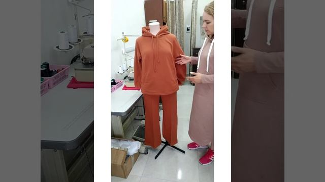 Худи и Брюки клёш от бедра,стрелка,карманы,пояс высокий.Худи прямого силуэта,карманы в листочку смотреть онлайн