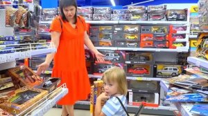 МАМА vs ПАПА. ПОКУПАЕМ ИГРУШКИ. Фёдор М