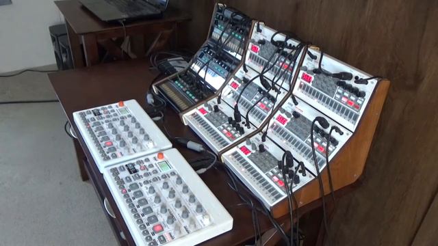 Korg Volca Sample X6 - Elektron Model:Samples X2 смотреть онлайн