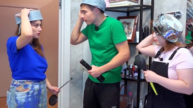 Что-то Поселилось В Нашем Доме! **Он Охотится За Новым Iphone 13 pro** смотреть онлайн