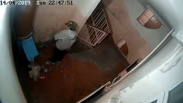 ВОЛШЕБНЫЙ ПОДЪЕЗД В КОТОРОМ ХОЧЕТСЯ ССАТЬ смотреть онлайн