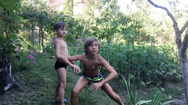 Друг Спасает Друга!!! Friend Saves Friend!!! смотреть онлайн