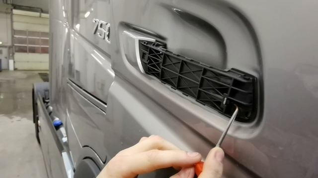 Как снять ручку на volvo fh смотреть онлайн