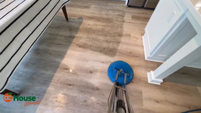 WOW! What a difference in cleaning this vinyl floor! смотреть онлайн