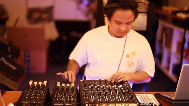 Hybrid Techno Set: Heinrich Hoffmann PlayDifferently Model 1 Set смотреть онлайн