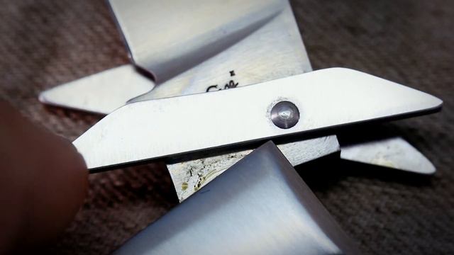 Locking Coke bottle with swing guard смотреть онлайн