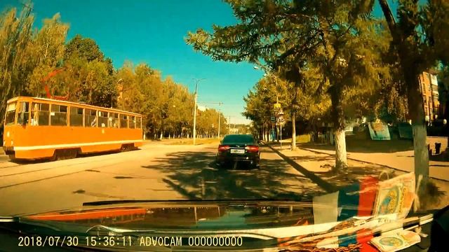 Кто так ездит? Автомобиль "в 060 АА". Ул. Нахимова. Смоленск. смотреть онлайн