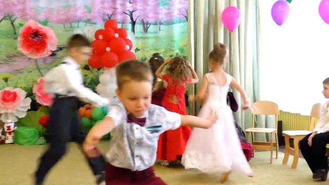 Детский сад №42. Флешмоб родителей на выпускном смотреть онлайн