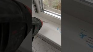 удаление прикипевшей защитной пленки с подоконника