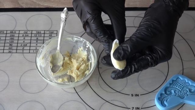 Эффектно украсить ТОРТ/ Карамель и Шоколад с водой смотреть онлайн