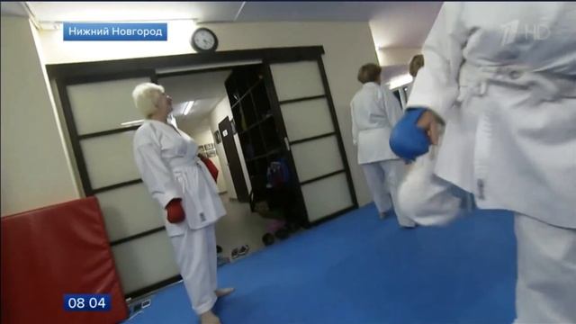 Фабрики-рабочим, карате-пенсионерам! смотреть онлайн