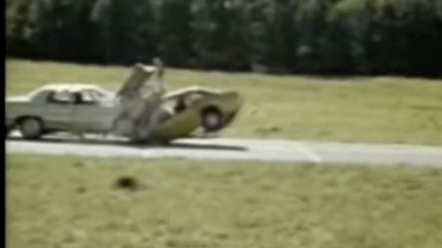 Ретро краш тесты прогресс безопасности. Retro crash test safety progress #crashtest смотреть онлайн