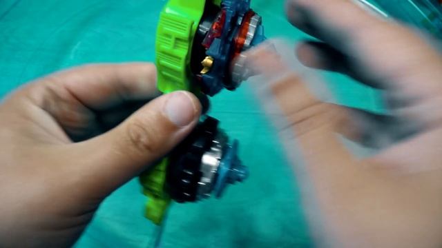 ЛУЧШИЙ Волчок от Hasbro с пускалкой АКУЛА BEYBLADE BURST смотреть онлайн