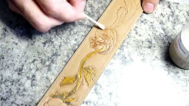 Как не закрасить определённые участки рисунка на коже в технике карвинг? #аппретура, #науральнаякож смотреть онлайн