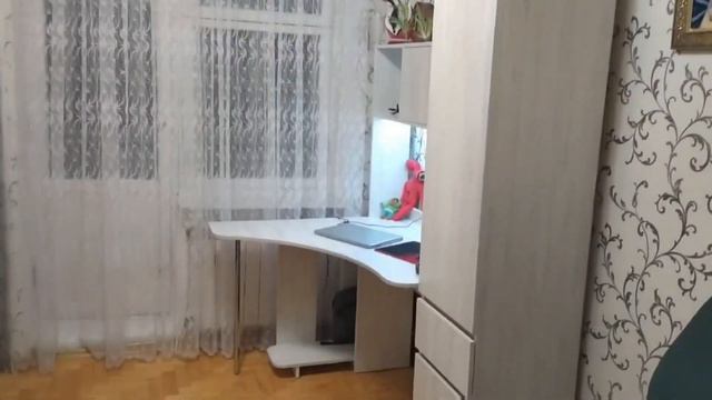 Як ми зібрали оригінальний комп'ютерний столик з шкафчиком і поличками. смотреть онлайн