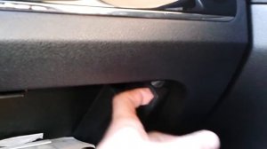 замена фильтра салона  Geely Emgrand EC7 ч1