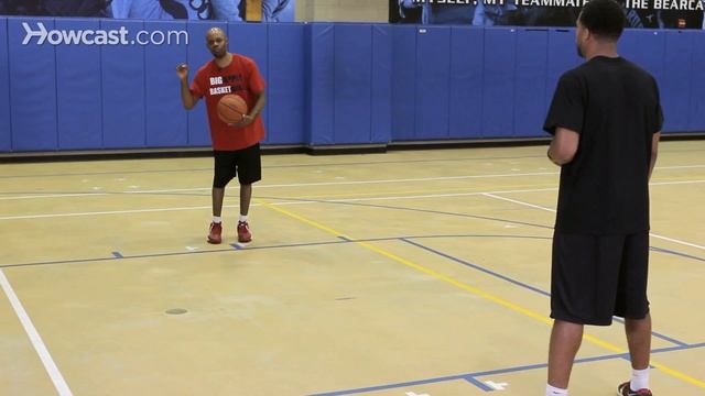 How to Throw a Dribble Pass | Basketball Moves смотреть онлайн
