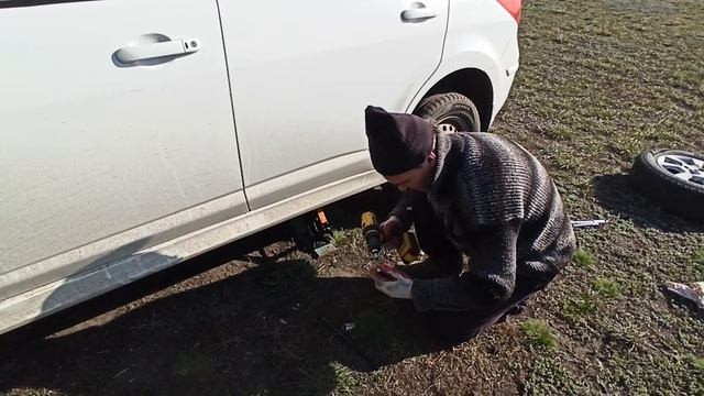 Шиномонтаж с шуруповертом - теперь это удовольствие! смотреть онлайн