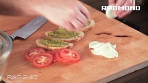Вкусные итальянские горячие бутерброды «Капрезе», рецепт для аэрогриля REDMOND RAG-240