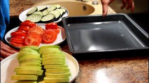 Овощи, запеченные в духовке с сыром: баклажаны, кабачки, помидоры