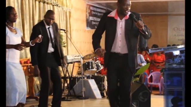 Pastor Opingo - Worship in Kenya