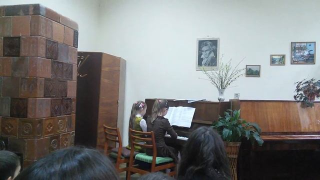 Игра на фортепиано в 4 руки!!! смотреть онлайн