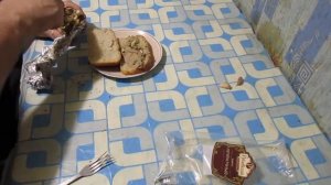 Делаю бутерброды с печёночным паштетом