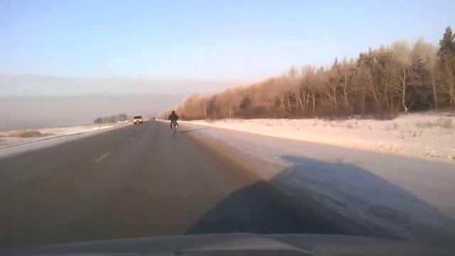 Жесть!!!! тип на мопеде. Омск смотреть онлайн