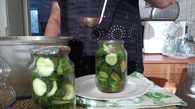 Маринованные огурцы в томатной заливке. смотреть онлайн