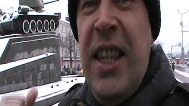 Геннадий Горин и орловский танк в городе Орле