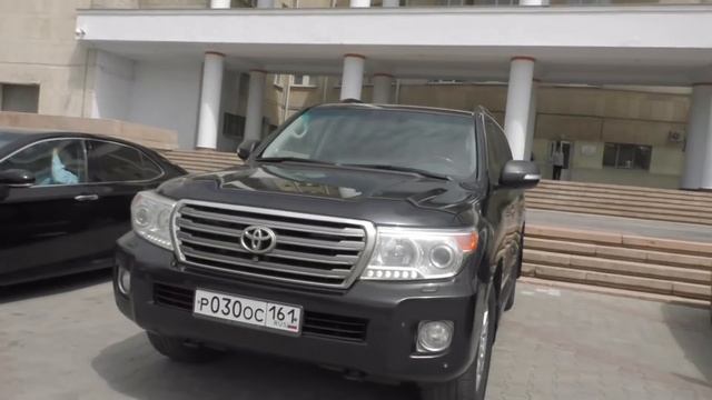 СпецБат ГИБДД нарушает/Царьки на тротуаре г.Ростов-на-Дону смотреть онлайн