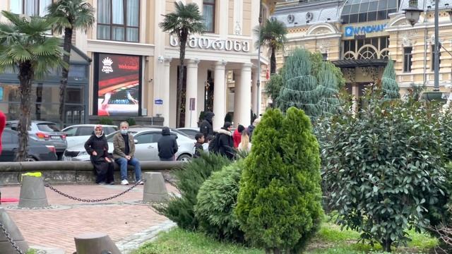 Batumi Georgia. Цыгане нападают на туристов. Наглость зашкаливает. смотреть онлайн