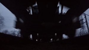 Камера под грузовой поезд. Грузовой поезд проехал над камерой с телефона. Телефон под грузовой поез