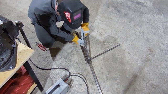 Раскладная штатив-стойка для прожектора своими руками смотреть онлайн