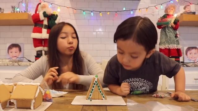 Let's Make a Gingerbread Village!!! смотреть онлайн