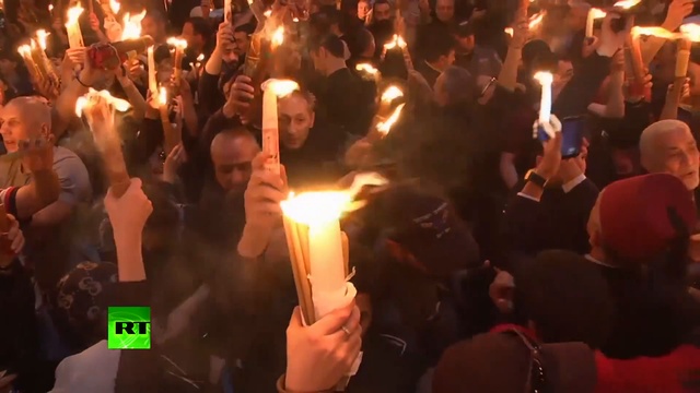 Схождение Благодатного огня в храме Гроба Господня в Иерусалиме 2017 смотреть онлайн