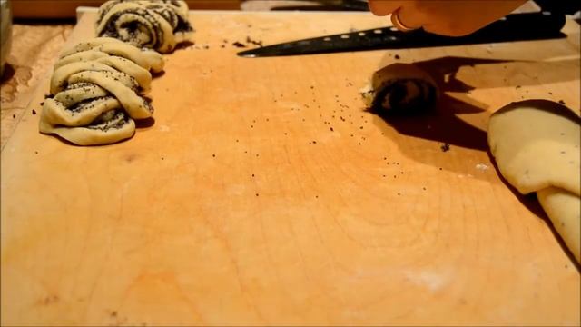 Булочки с маком форма лепестка 2 способа смотреть онлайн