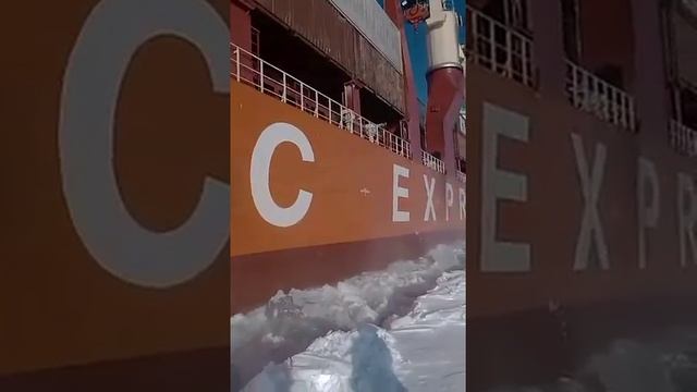 Ледокол на Енисее.....советую посмотреть смотреть онлайн