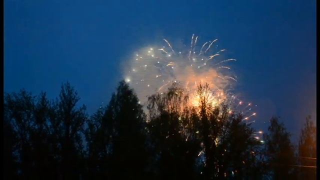 -Эпизод фейерверка в честь открытия парка "Соловьиная роща" в Смоленске!Город Смоленск.05.05.2019г. смотреть онлайн