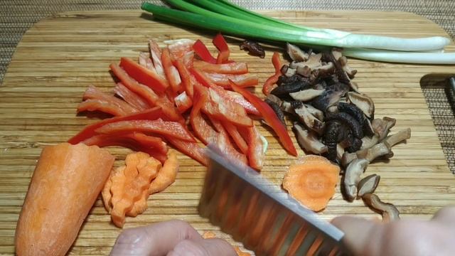 Овощное ассорти с филе минтая - очень вкусно, сытно и красиво. Вьетнамская кухня. смотреть онлайн