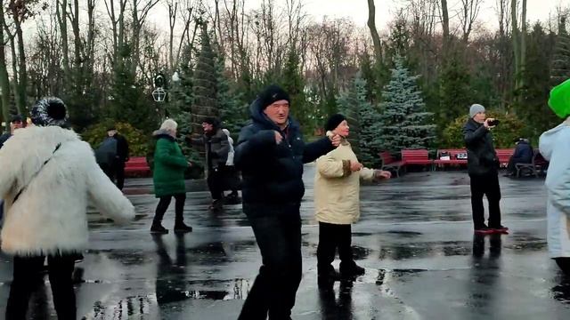 АЙ ЛАВ Ю!???/ТАНЦЫ В ПАРКЕ ГОРЬКОГО ХАРЬКОВ НОЯБРЬ 2021
