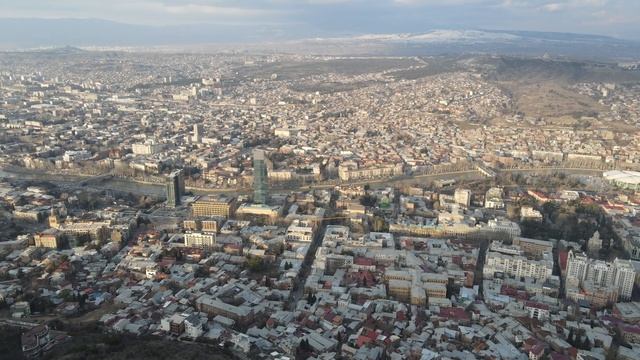 Парк Мтацминда • Тбилиси, Грузия • С высоты птичьего полёта смотреть онлайн