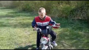 УЧЮСЬ ЕЗДИТЬ НА МОПЕДЕ ДЕЛЬТА ЕТО БЫЛО ЖОСТКО ?