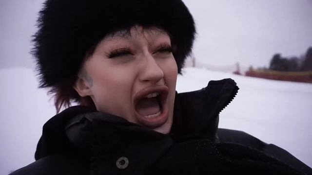 ВЛОГ: ПРИГЛАСИЛА НА ПАРУ ПЛЮШЕК ЛЫСУЮ ПОДПИСЧИЦУ! КАТАЕМСЯ НА ГОРКЕ! смотреть онлайн