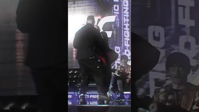 Эдвард Бил жёстко напал на Барецкого смотреть онлайн