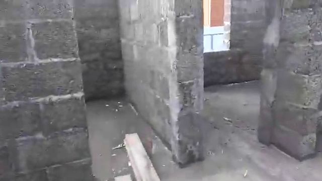 Строительство в Должанской продолжается, дом из арболит блока, подготовка к монтажу крыши. смотреть онлайн