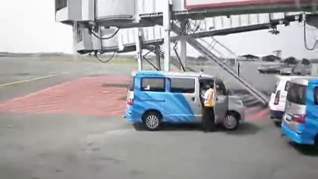Soekarno Hatta Underneath Trip смотреть онлайн