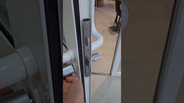 Смарт замок в офисе Компании Умная электроника смотреть онлайн