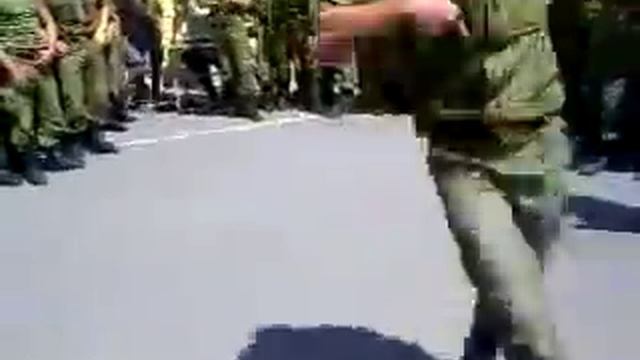 Волгоград в/ч 22220 Кавказцы танцуют лезгинку на плацу.mp4 смотреть онлайн